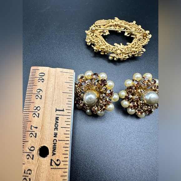 Vintage Signed Miriam Haskell Faux Pearls brooch and clip on earrings SET - Picture 12 of 16